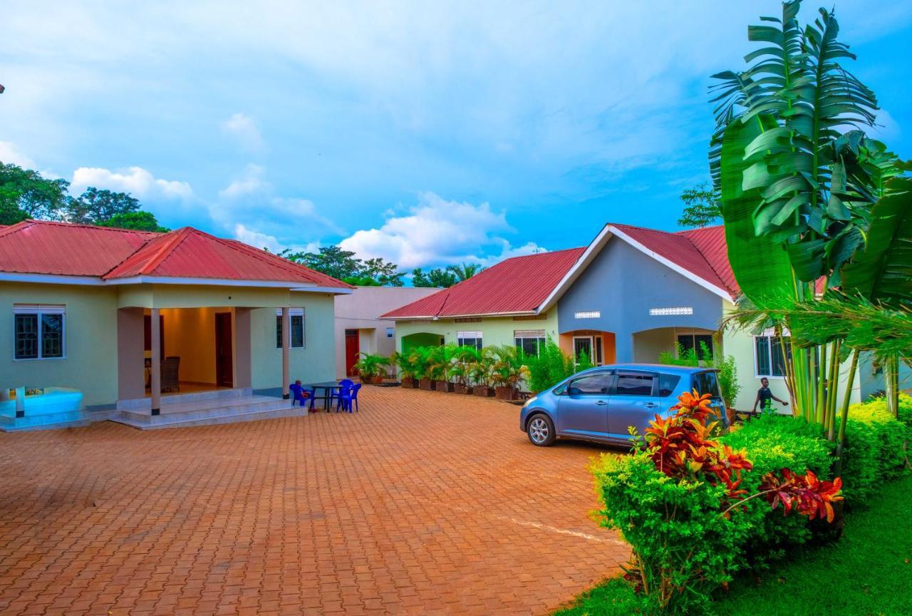 Airport Unique Hotel Entebbe Bagian luar foto