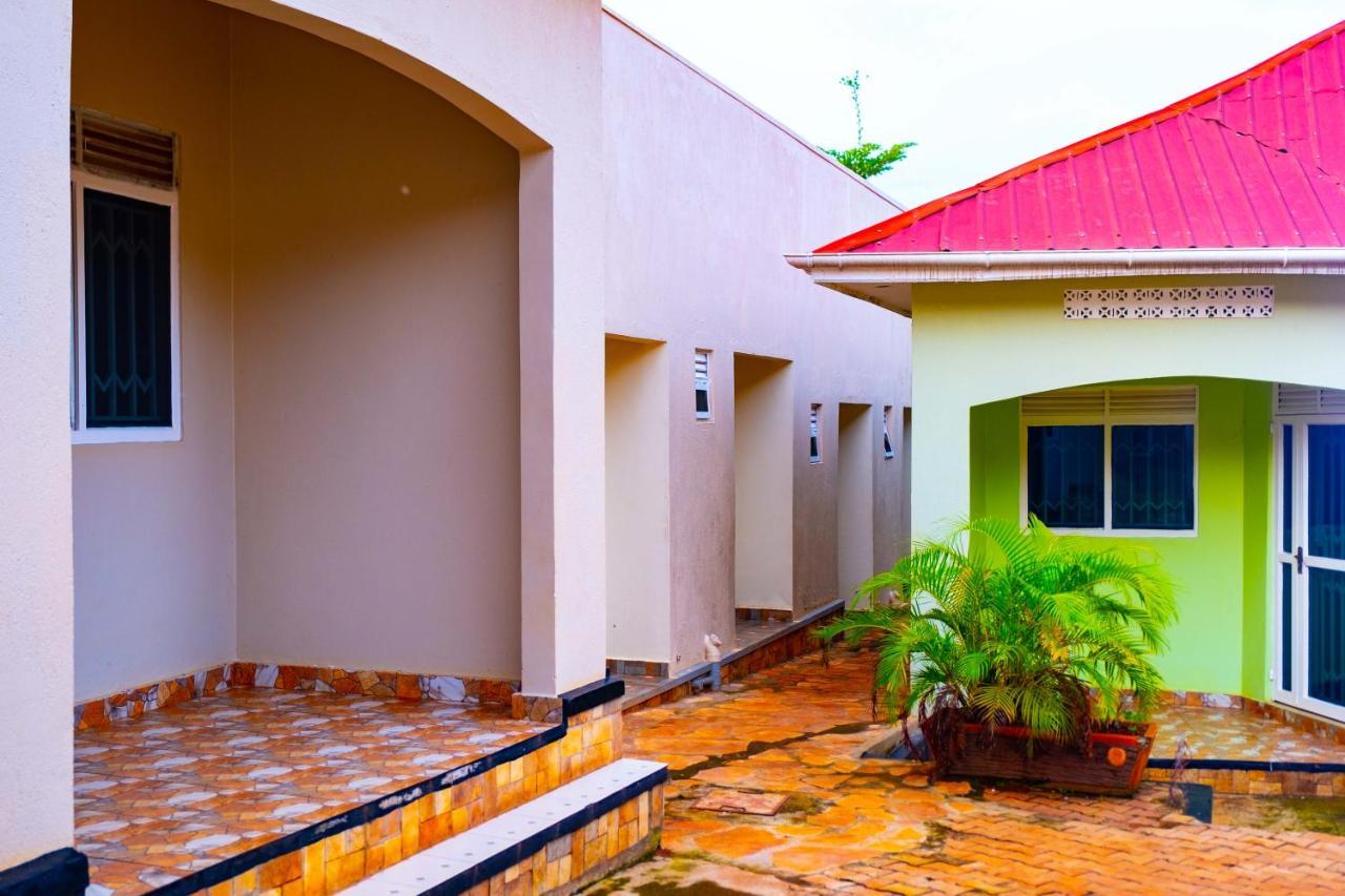 Airport Unique Hotel Entebbe Bagian luar foto