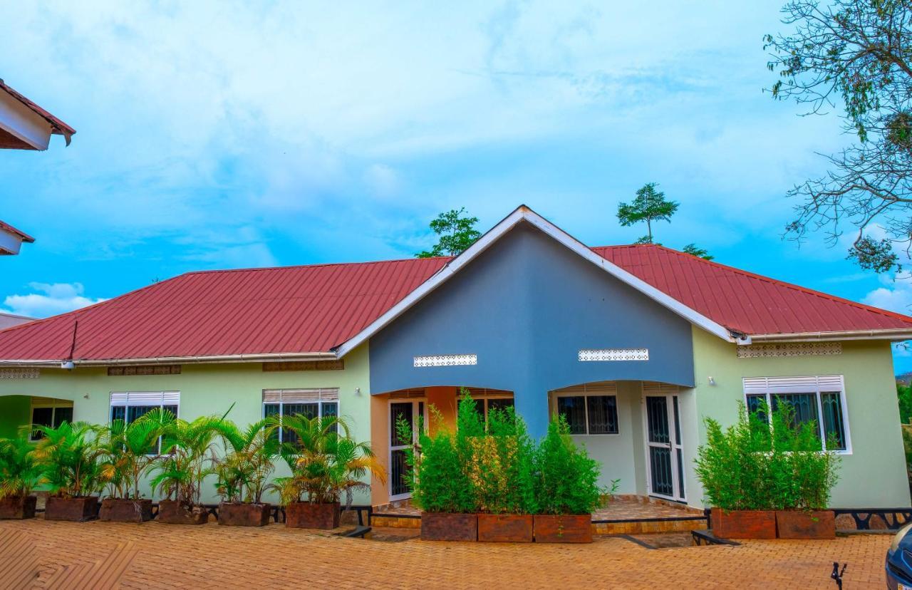 Airport Unique Hotel Entebbe Bagian luar foto