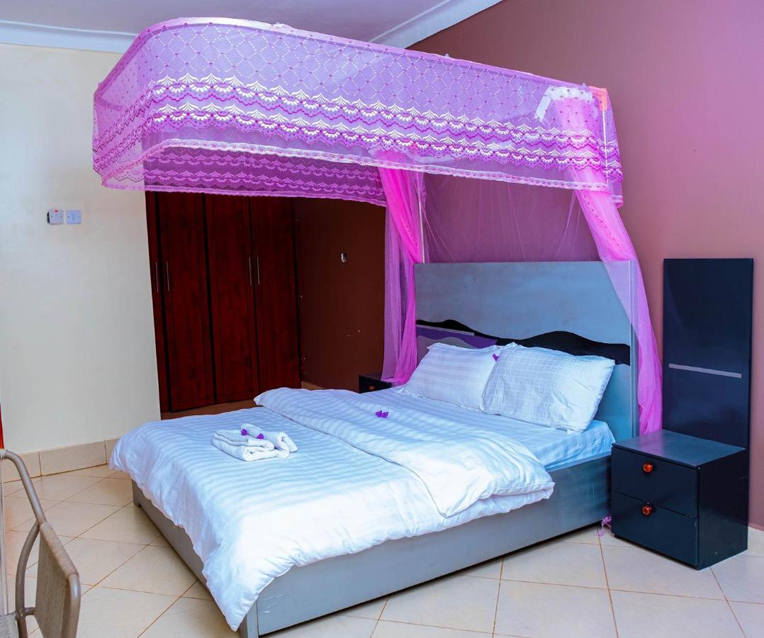 Airport Unique Hotel Entebbe Bagian luar foto