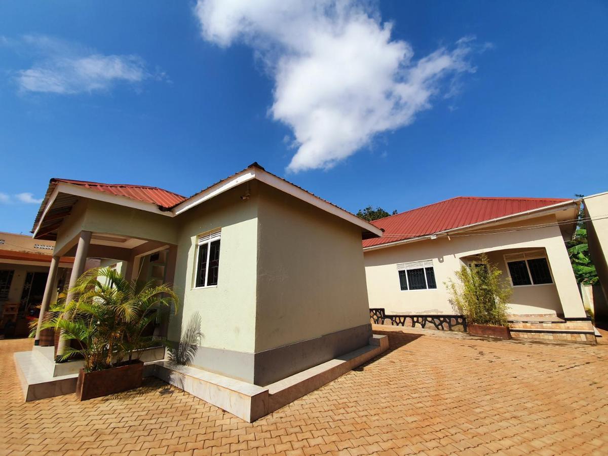 Airport Unique Hotel Entebbe Bagian luar foto