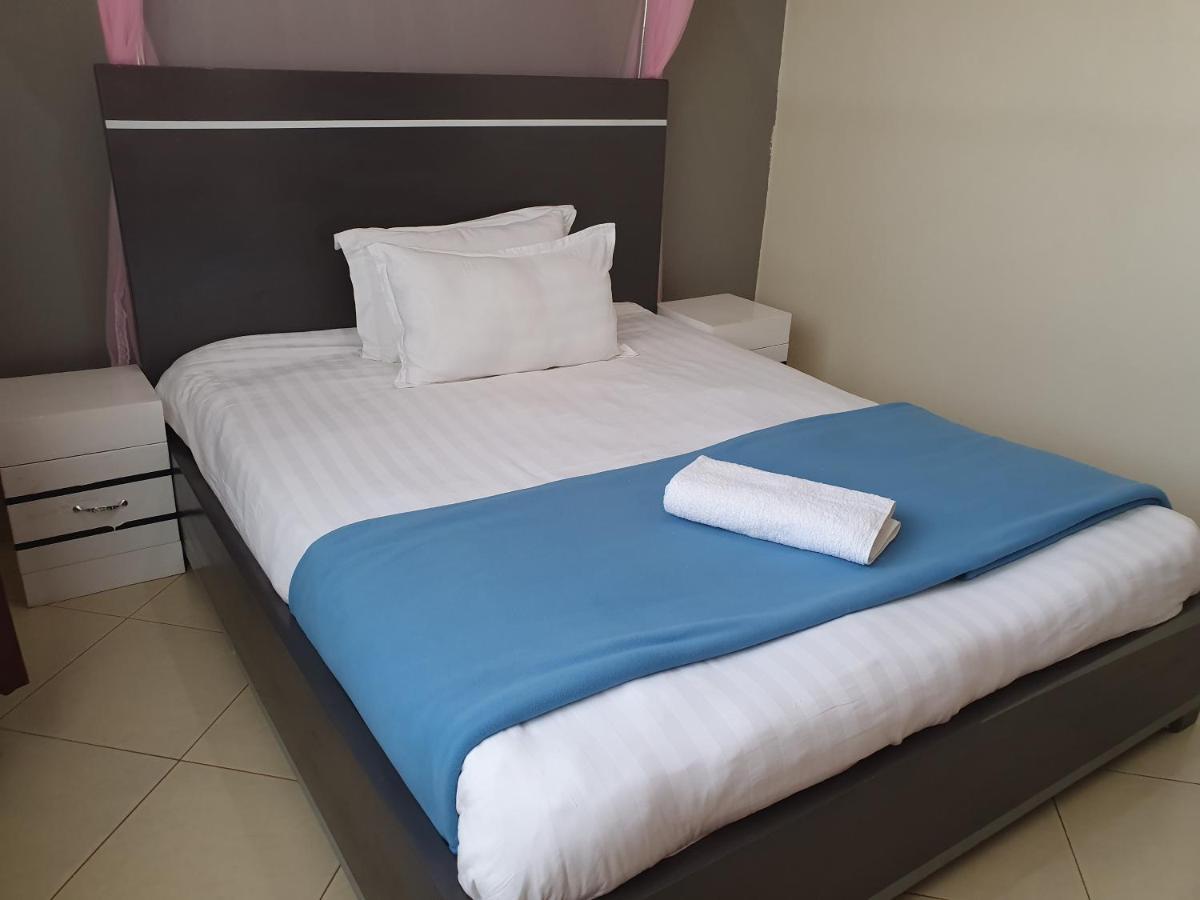 Airport Unique Hotel Entebbe Bagian luar foto