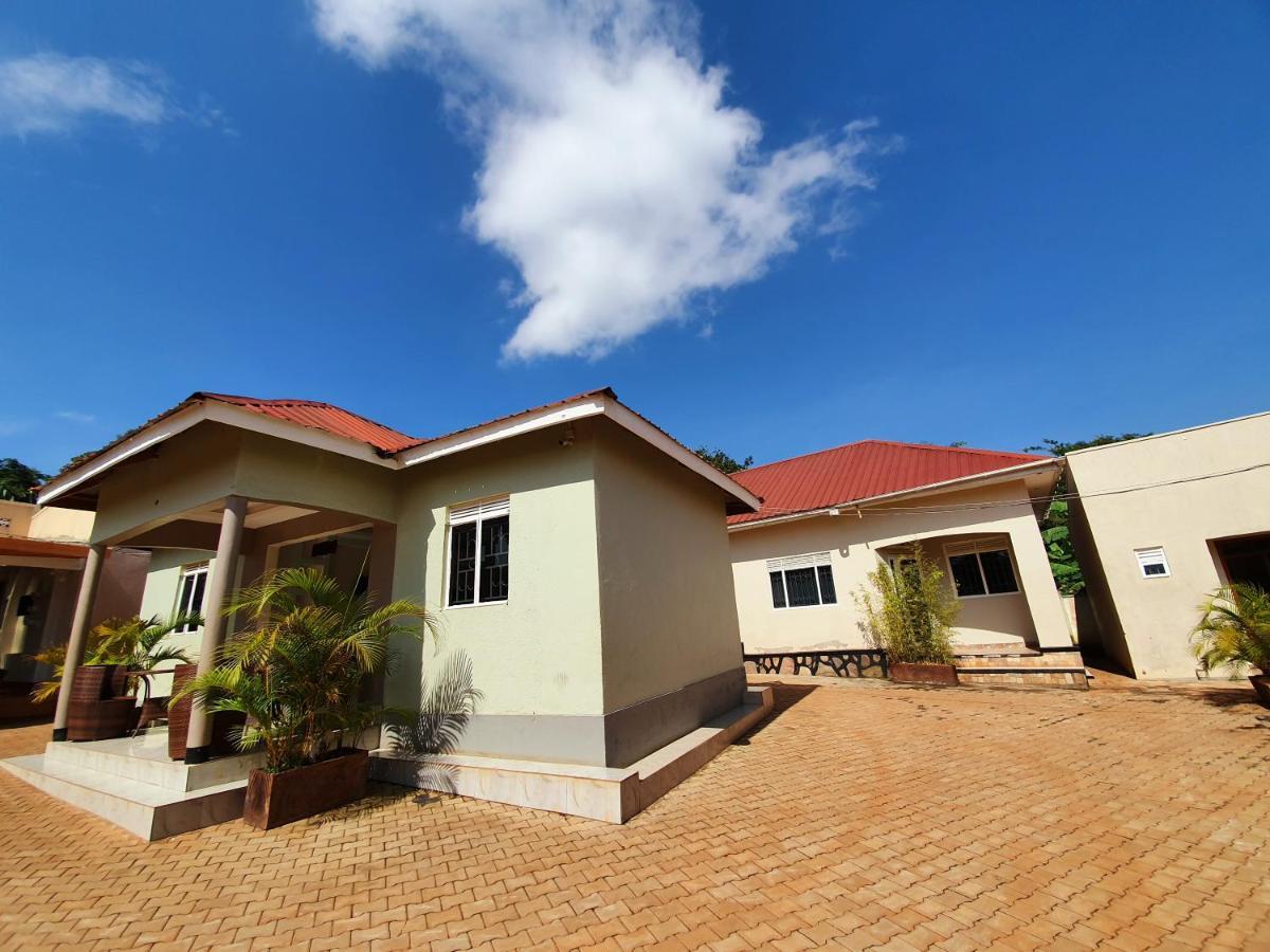 Airport Unique Hotel Entebbe Bagian luar foto