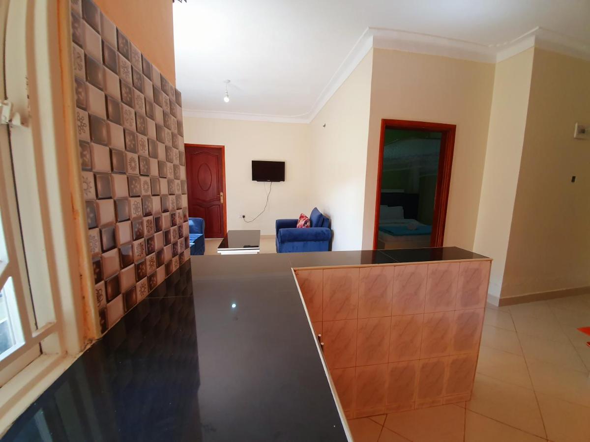 Airport Unique Hotel Entebbe Bagian luar foto