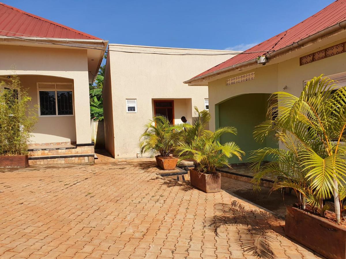 Airport Unique Hotel Entebbe Bagian luar foto